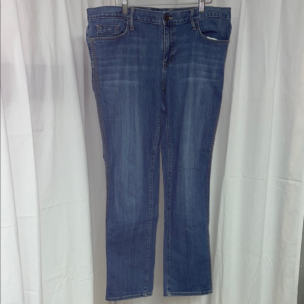 Eddie‎ Bauer Boyfriend Medium Wash Relaxed Distressed Blue Jeans.  Size 14.